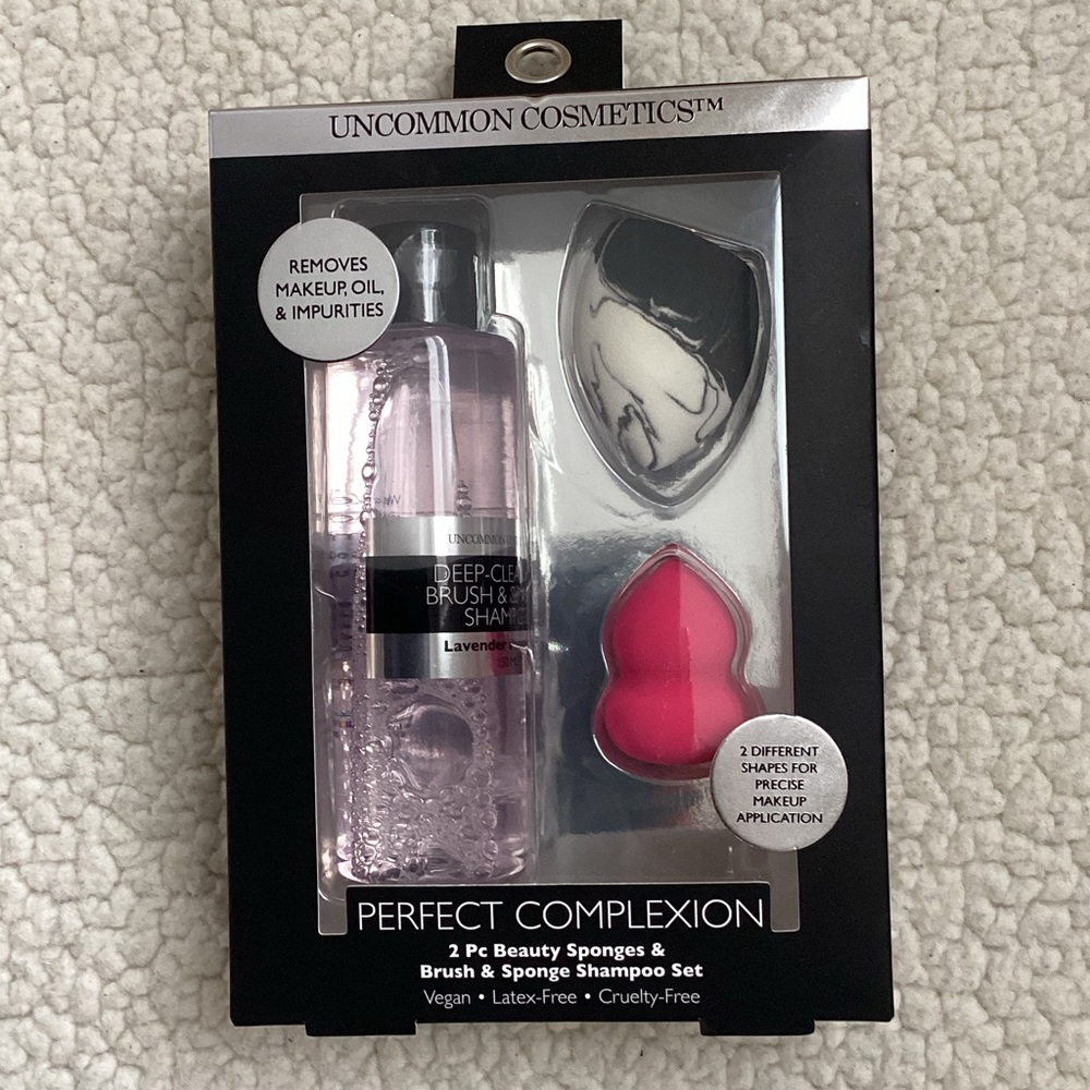 Uncommon Cosmetics 2 Pc Beauty, Sponges & Brush & Sponge Shampoo Set, NIB